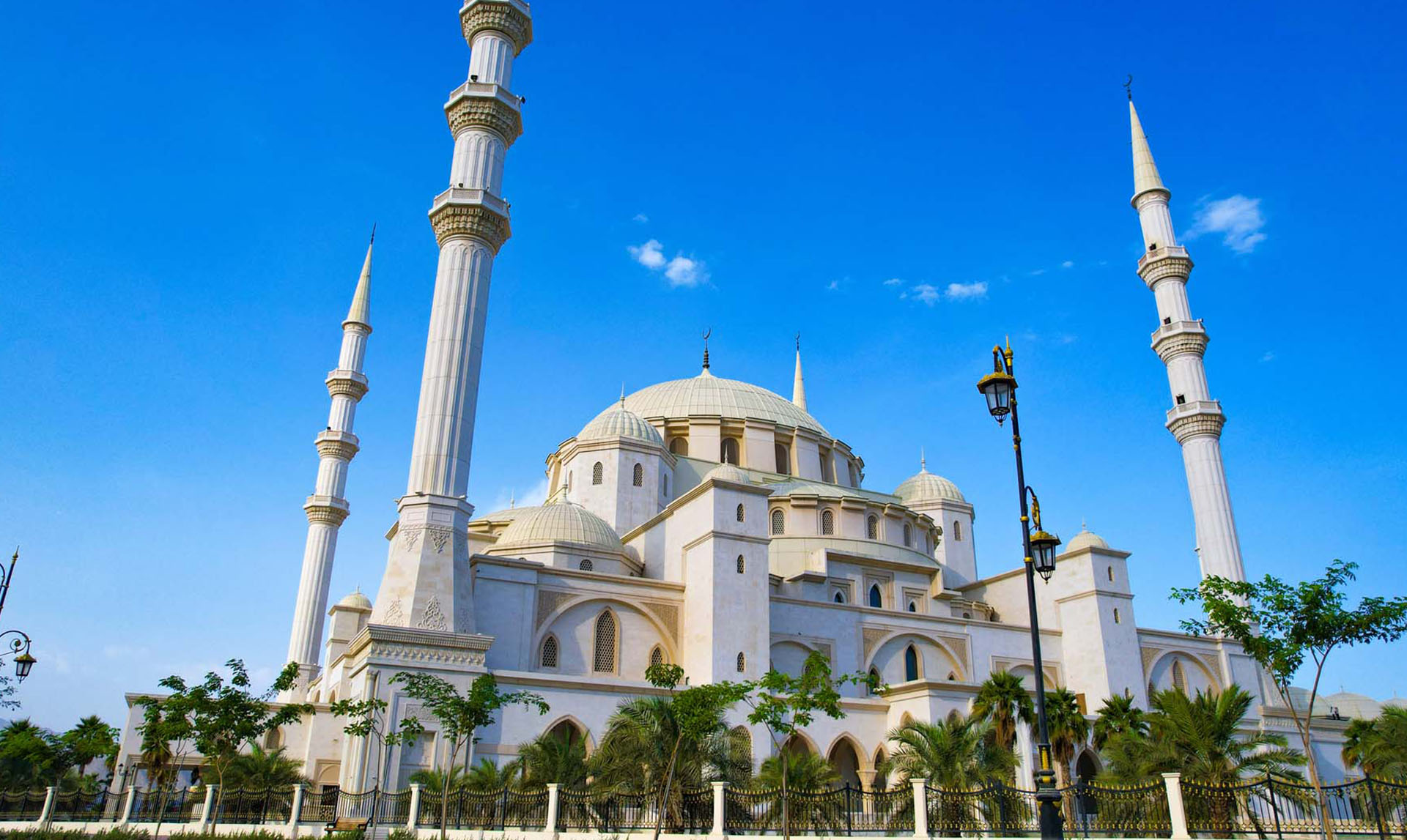 Sheikh Zayed Mosque, Fujairah